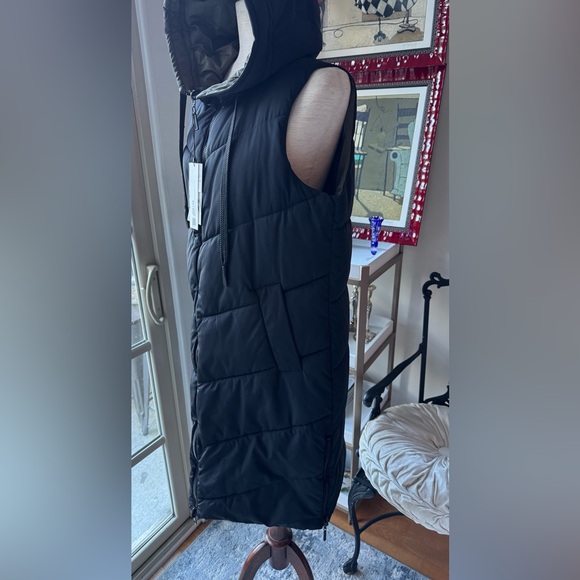 Zara double sided Black and green Hooded Puffer Vest - Picture 4 of 10